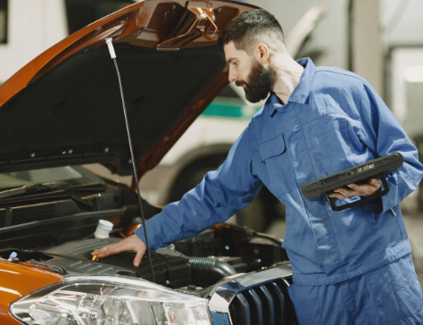 Technician with a tablet - diagnostics 